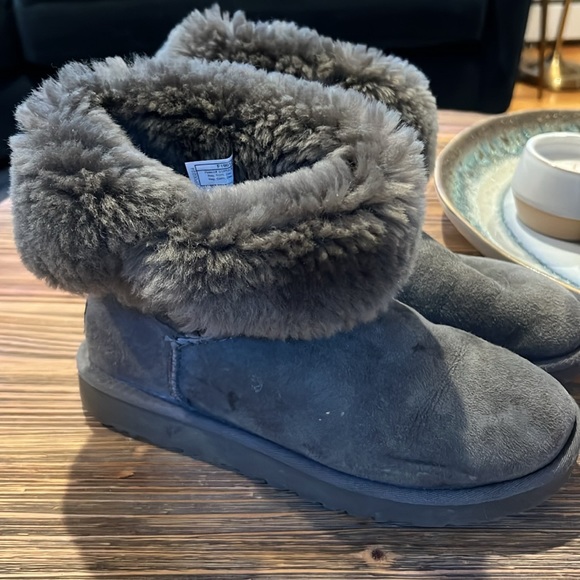 Ugg Bailey button gray size 7 - Picture 9 of 10
